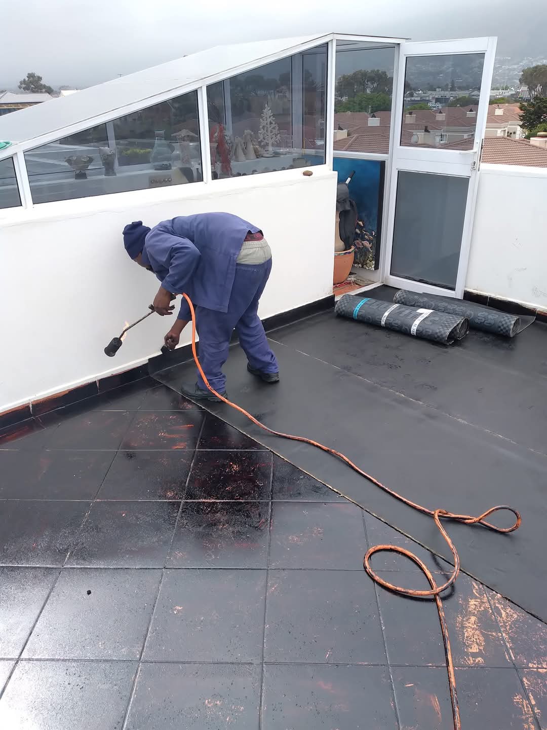 Flat roof waterproofing application